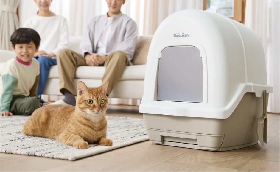 アイリスオーヤマの新型「RacLean(ラクリーン) 炭脱臭ファン付き猫トイレ」